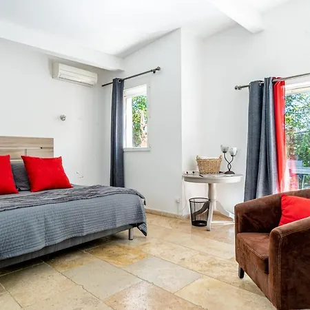 Domaine De L'aufrene Єр