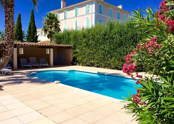 Domaine De L'aufrene Bed & Breakfast