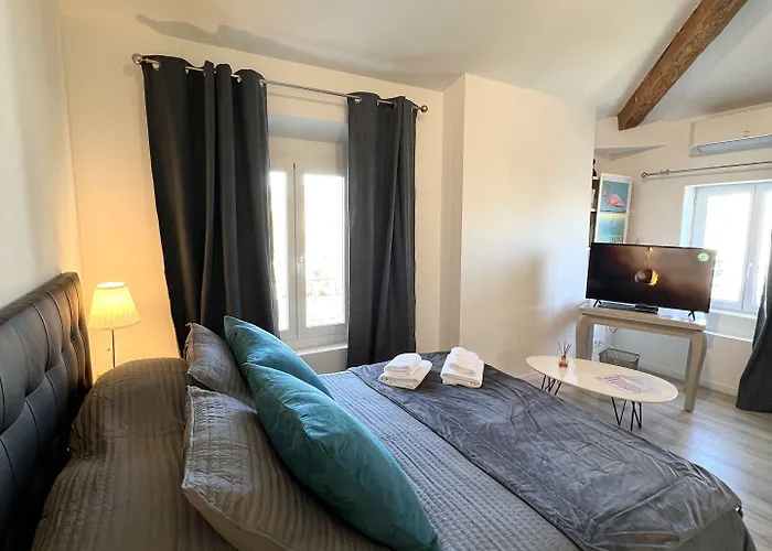 Domaine De L'aufrene Bed & Breakfast