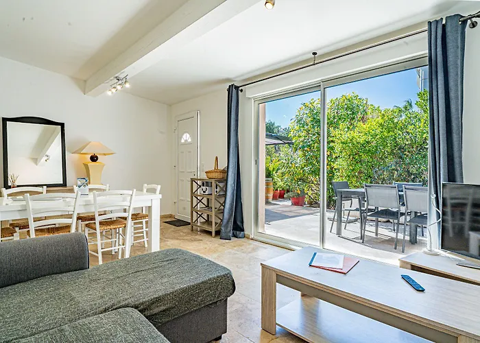 Domaine De L'aufrene Bed & Breakfast