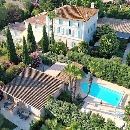 Domaine De L'aufrene Bed & Breakfast