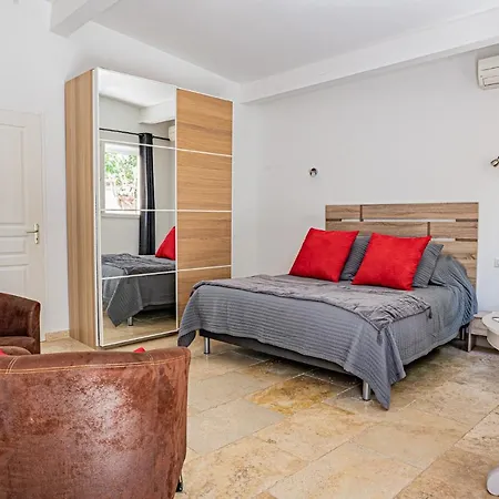 Bed & Breakfast Domaine De L'aufrene Hyeres