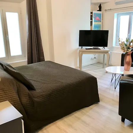 Domaine De L'aufrene Bed & Breakfast 3*