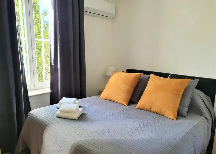 Bed & Breakfast Domaine De L'aufrene