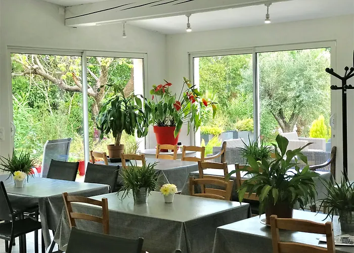 לינה וארוחת בוקר Domaine De L'aufrene הייר