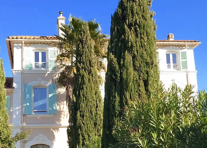 Domaine De L'aufrene Oda ve Kahvaltı 3*