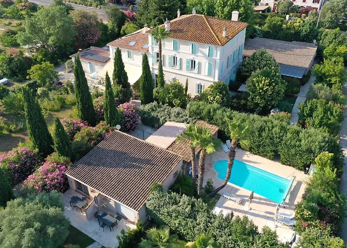 Domaine De L'aufrene לינה וארוחת בוקר הייר