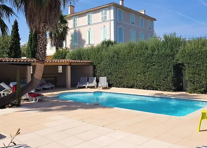 Domaine De L'aufrene לינה וארוחת בוקר הייר